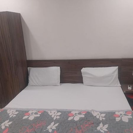 Hotel Rovers Inn Amritsar Kamer foto